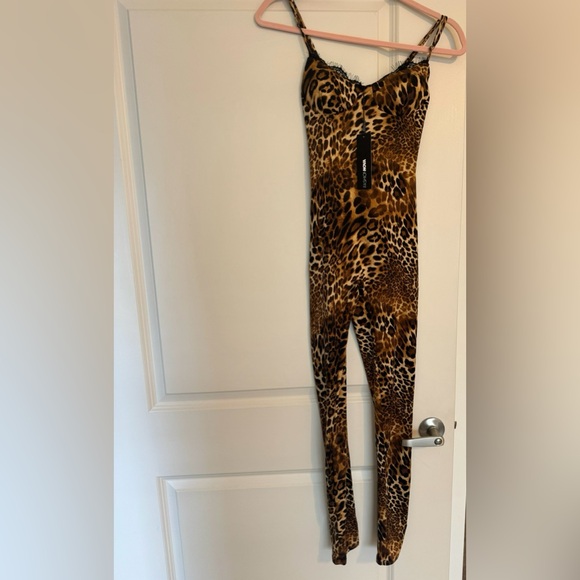 Cheetah print jumpsuit - Picture 2 of 3